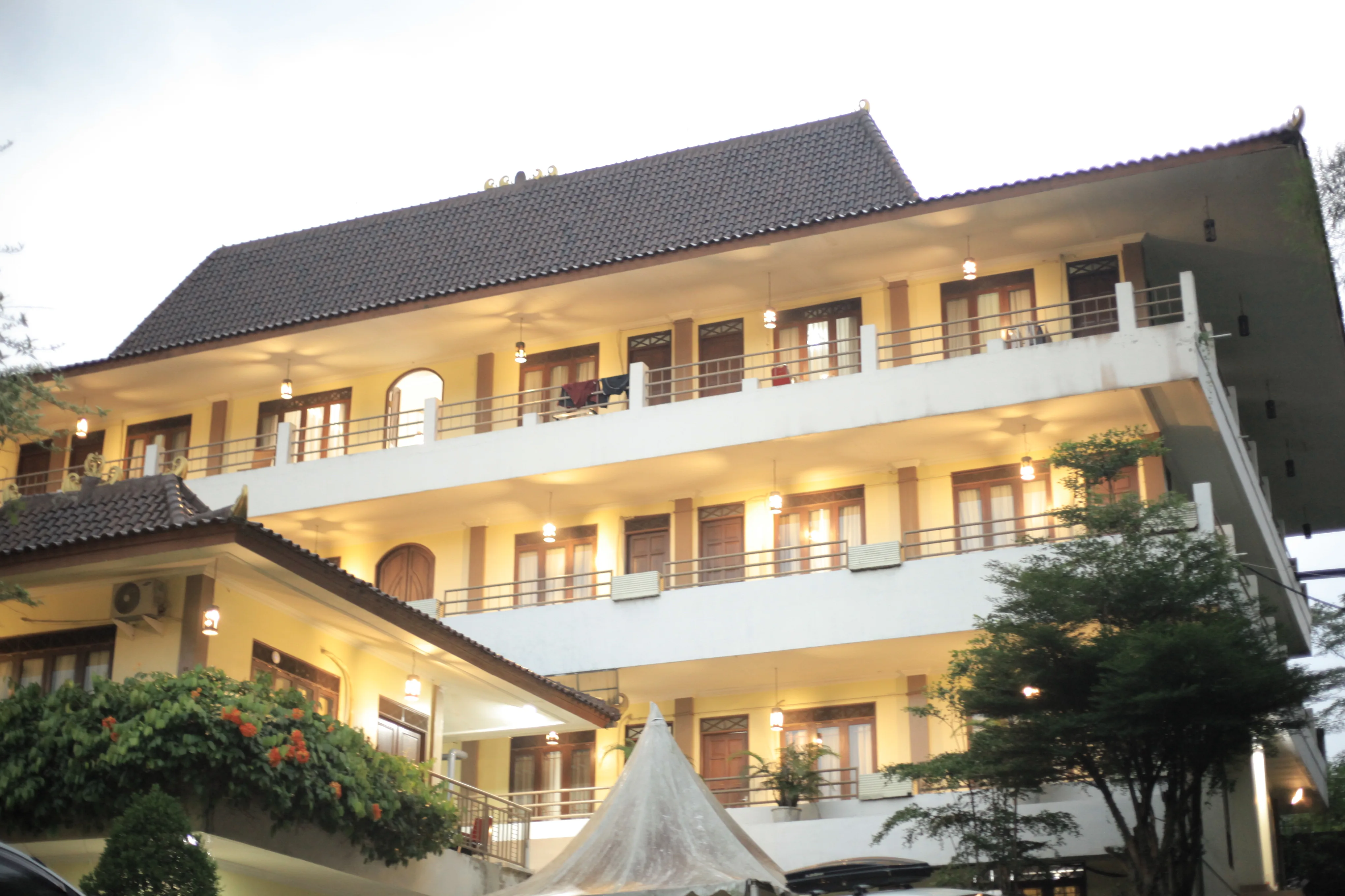 Hotel 4